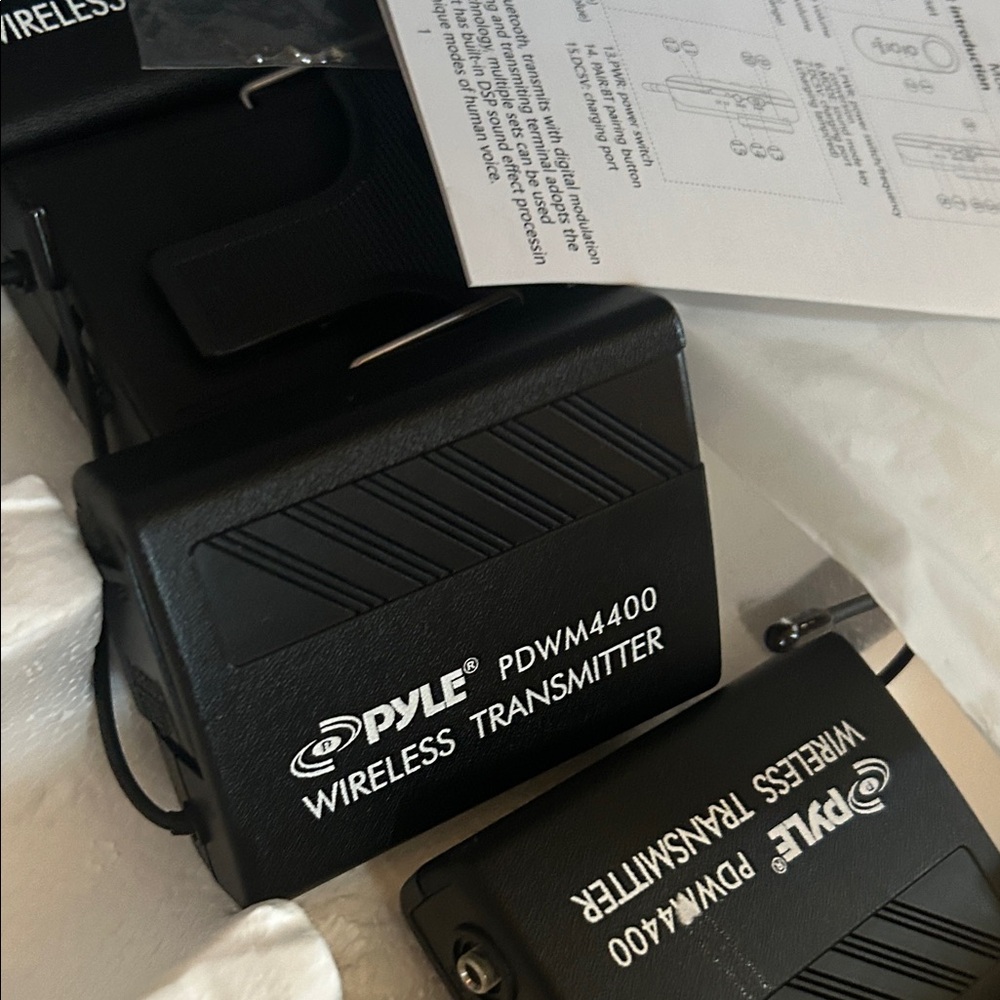 Black Wireless Microphone System - Picture 4 of 4